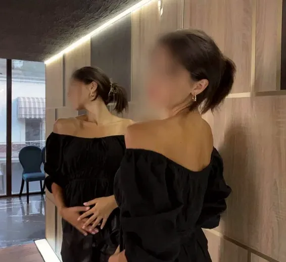 Alexandra, 33