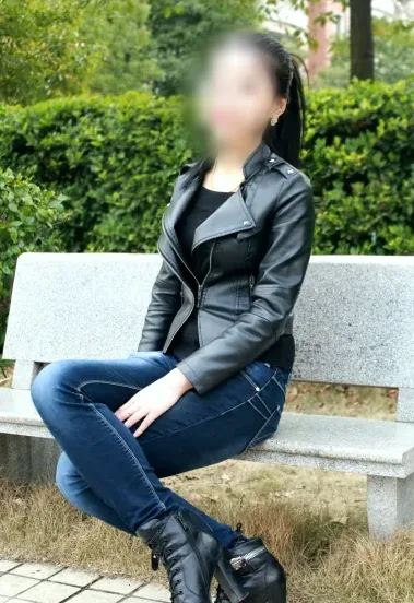 Amina, 31