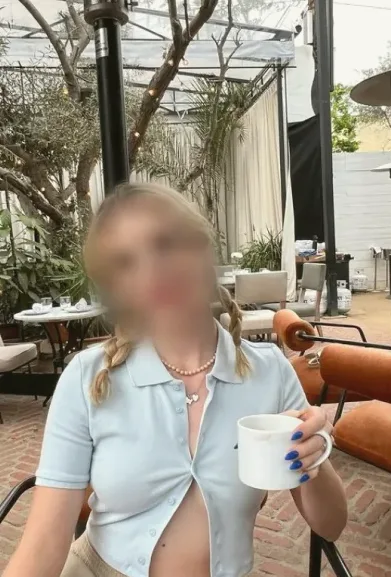 Andrea, 27