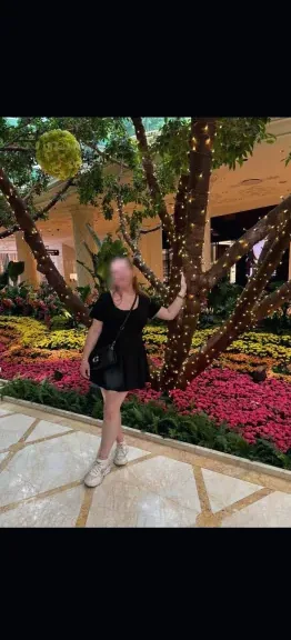Daniela, 25