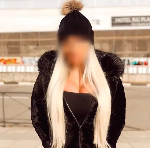 Emilia, 35