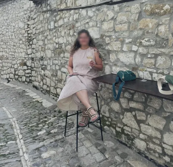 Eva, 35