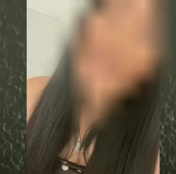 Larissa, 29