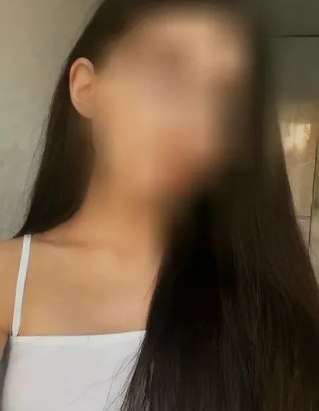 Manuela, 23