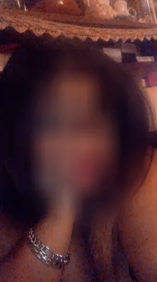 Manuela, 29